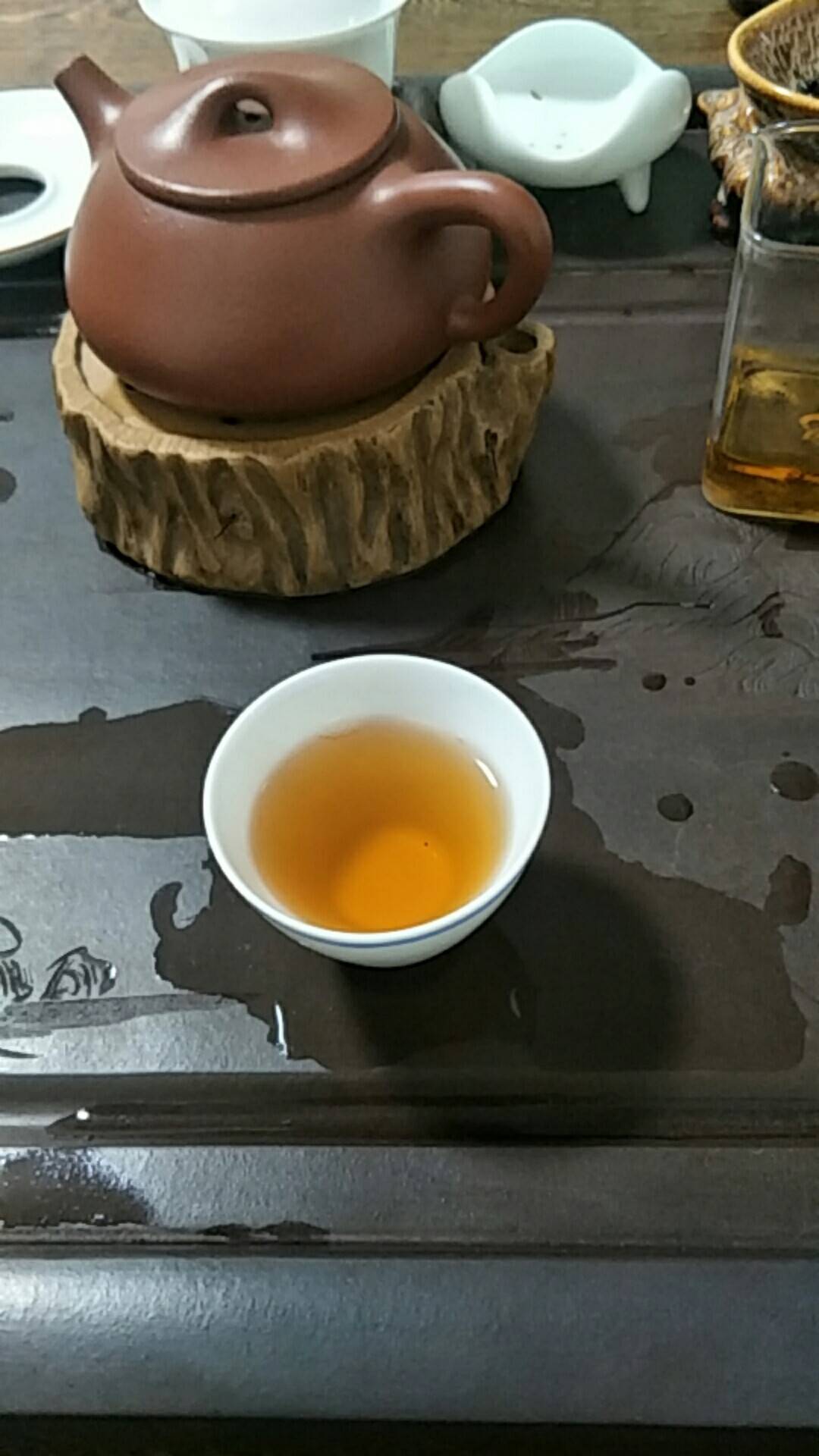 一个人听听歌,喝喝茶,把一切烦心事抛一边