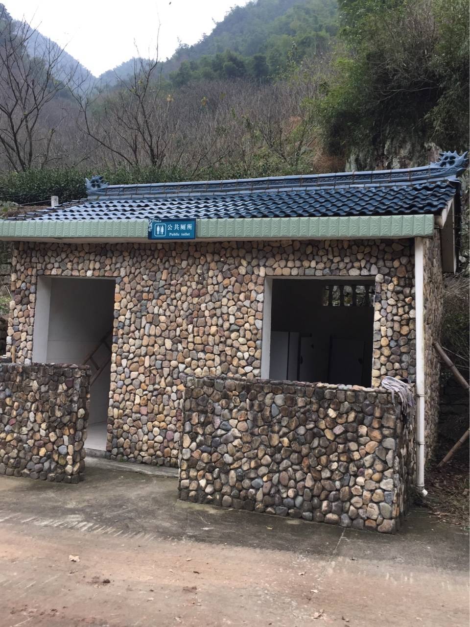 侬看,造个厕所也有特色!